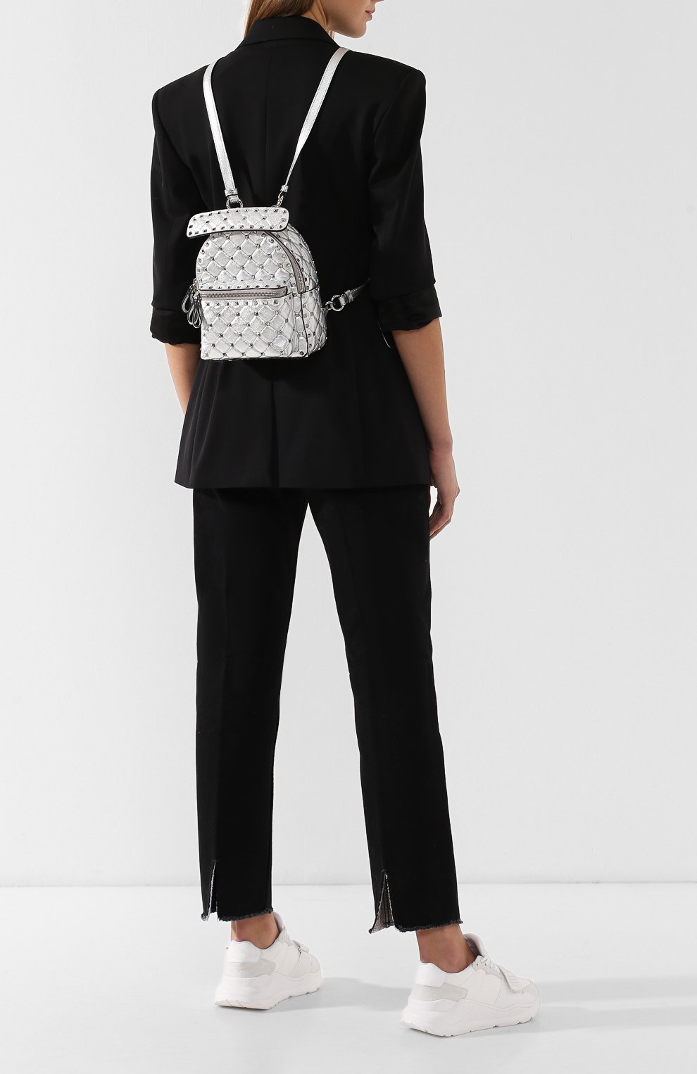 Рюкзак rockstud spike mini VALENTINO серебряного цвета по цене 264500 руб., арт. RW2B0B63/NPL, фото 2 Рюкзак rockstud spike mini VALENTINO, арт. RW2B0B63/NPL, фото 2