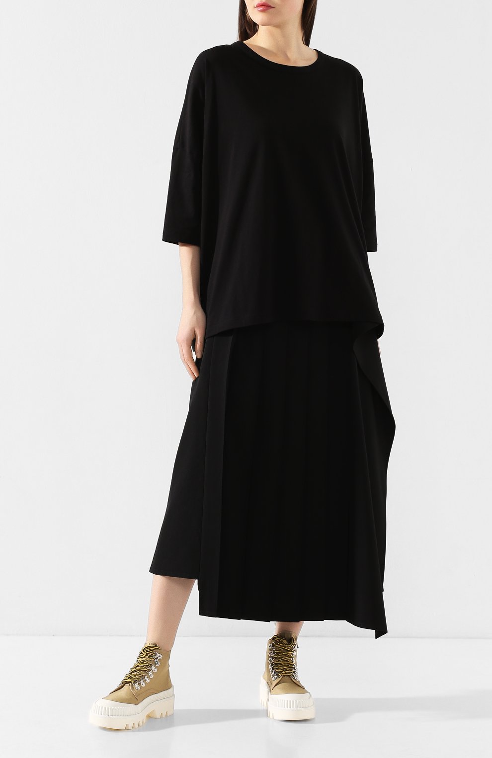 Хлопковая футболка YOHJI YAMAMOTO черного цвета по цене 21950 руб., арт. YS-T02-670, фото 2 Хлопковая футболка YOHJI YAMAMOTO, арт. YS-T02-670, фото 2