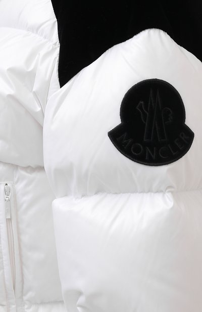 Пуховик MONCLER белого цвета по цене 82850 руб., арт. F2-093-1A52B-00-C0232, фото 5 Пуховик MONCLER, арт. F2-093-1A52B-00-C0232, фото 5