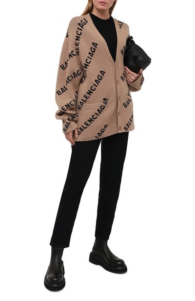 Шерстяной кардиган BALENCIAGA бежевого цвета по цене 106500 руб., арт. 652394/T1567, фото 2 Шерстяной кардиган BALENCIAGA, арт. 652394/T1567, фото 2