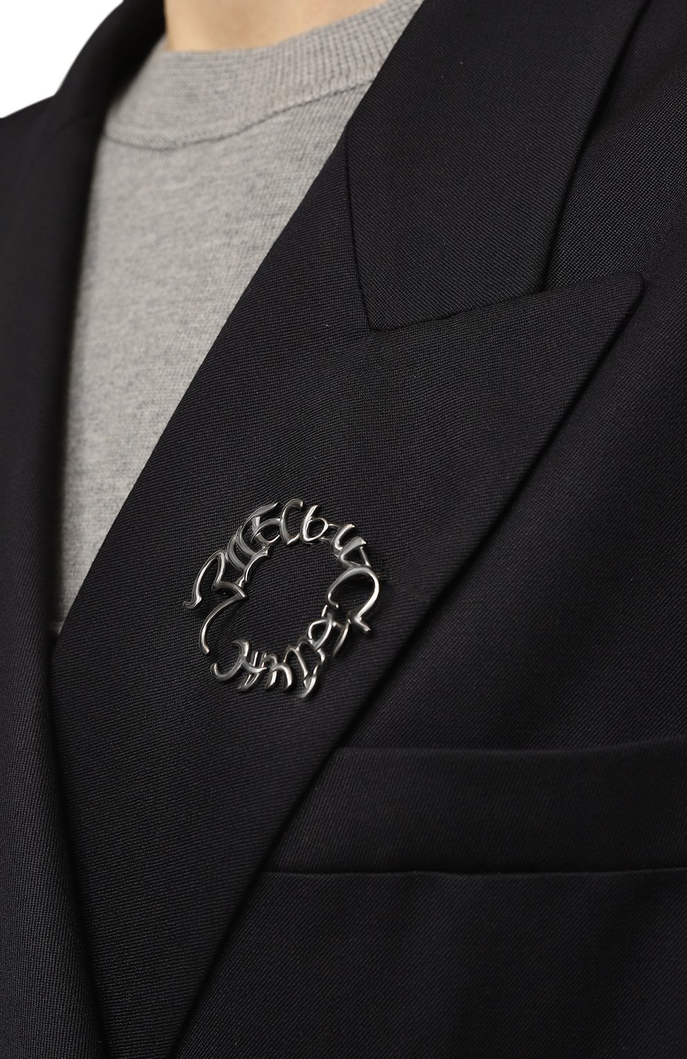 Брошь здесь и сейчас DZHANELLI серебряного цвета по цене 54000 руб., арт. 00017, фото 2 Брошь здесь и сейчас DZHANELLI, арт. 00017, фото 2