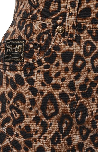 Джинсовые шорты VERSACE JEANS COUTURE леопардового цвета по цене 32950 руб., арт. 72HAB50M-72DP504 C MIX PRINT LE0 EVELYNE D STR BLA, фото 5 Джинсовые шорты VERSACE JEANS COUTURE, арт. 72HAB50M-72DP504 C MIX PRINT LE0 EVELYNE D STR BLA, фото 5