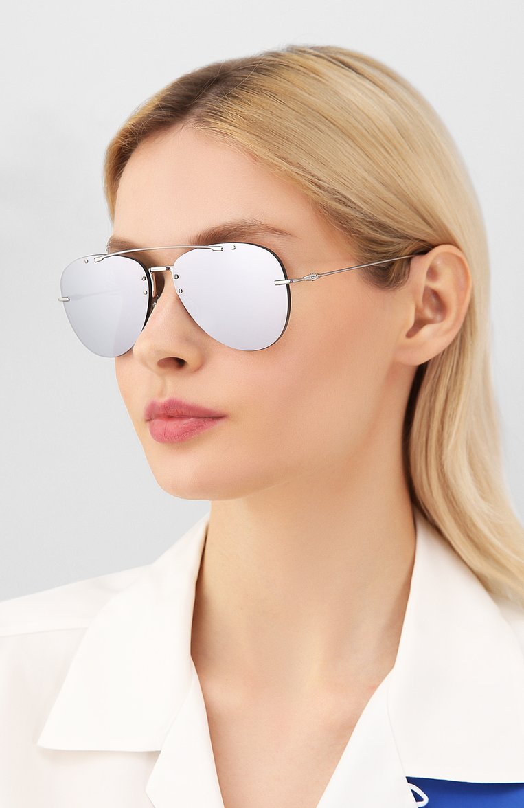 Женские солнцезащитные очки DIOR EYEWEAR серого цвета, арт. DI0RCHR0MA1F 010 0T | Фото 2 (Тип очков: С/з; Региональные ограничения белый список (Axapta Mercury): RU, Не проставлено; Нос: Не проставлено)