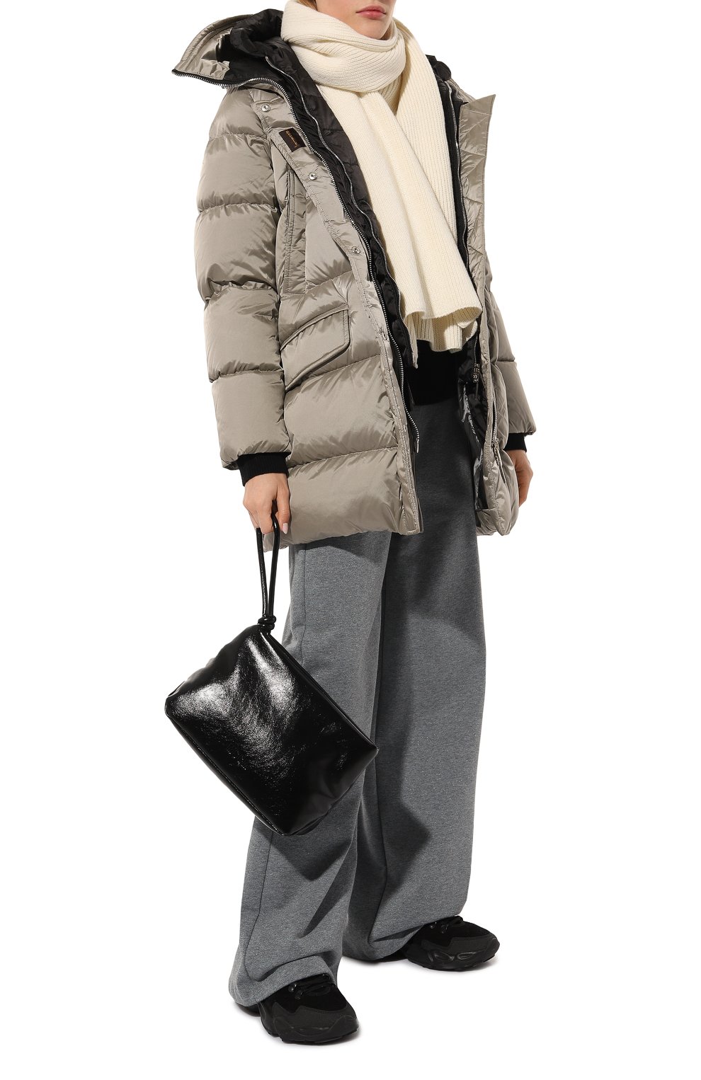 Пуховик eisle-sh MOORER светло-серого цвета по цене 243000 руб., арт. EISLE-SH_SET, фото 2 Пуховик eisle-sh MOORER, арт. EISLE-SH_SET, фото 2