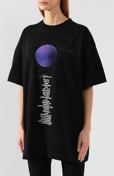 Хлопковая футболка VETEMENTS черного цвета по цене 53950 руб., арт. UAH20TR901/W, фото 3 Хлопковая футболка VETEMENTS, арт. UAH20TR901/W, фото 3