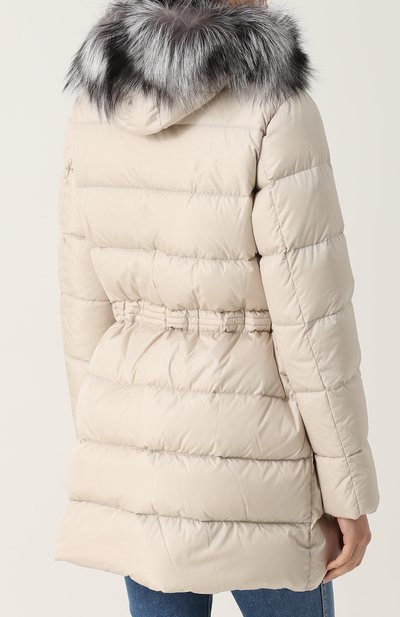 Приталенный стеганый пуховик с меховой отделкой капюшона MONCLER, арт. C2-093-49885-25-54155, фото 4