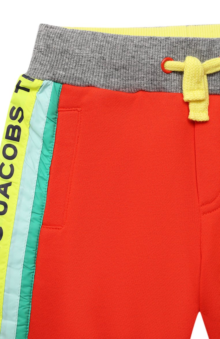 Детские хлопковые шорты MARC JACOBS (THE) красного цвета, арт. W24254 | Фото 3 (Случай: Повседневный; Материал внешний: Хлопок; Региональные ограничения белый список (Axapta Mercury): RU; Мальчики Кросс-КТ: Шорты-одежда; Нос: Не проставлено)