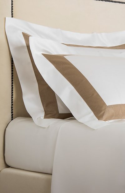 Наволочка forever bordo yd FRETTE бежевого цвета по цене 42050 руб., арт. FR6587 E0700 065B, фото 3 Наволочка forever bordo yd FRETTE, арт. FR6587 E0700 065B, фото 3