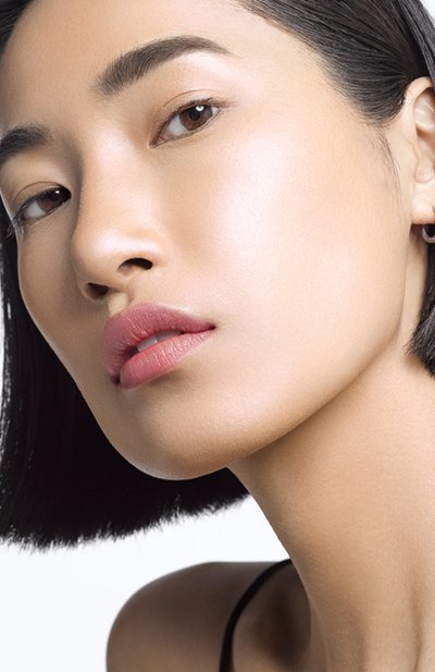 Компактная пудра с эффектом сияния 3d all over glow YSL бесцветного цвета по цене 5150 руб., арт. 3614272895348, фото 4 Компактная пудра с эффектом сияния 3d all over glow YSL, арт. 3614272895348, фото 4