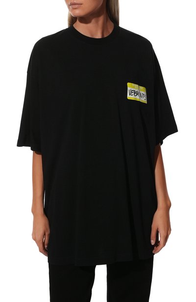 Хлопковая футболка VETEMENTS черного цвета по цене 34000 руб., арт. UA53TR170B 1602/W, фото 3 Хлопковая футболка VETEMENTS, арт. UA53TR170B 1602/W, фото 3