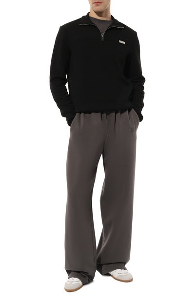 Свитшот WHO_AM черного цвета по цене 19000 руб., арт. MSH3-P241-BLK, фото 2 Свитшот WHO_AM, арт. MSH3-P241-BLK, фото 2