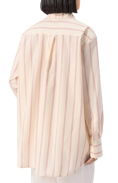 Рубашка из хлопка и шелка TOTEME кремового цвета по цене 59200 руб., арт. 252-WRT1415-FB0388, фото 4 Рубашка из хлопка и шелка TOTEME, арт. 252-WRT1415-FB0388, фото 4