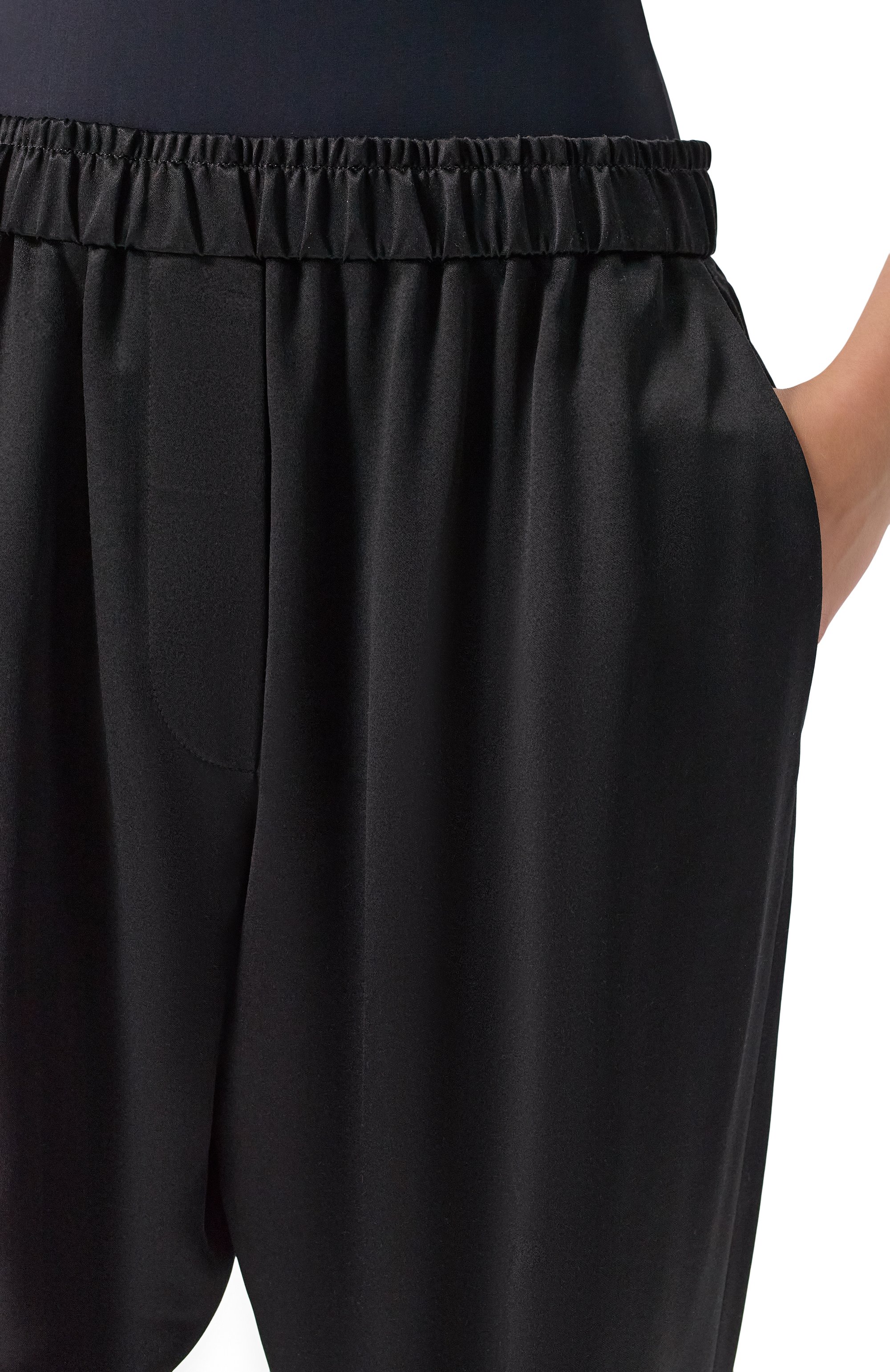 Шелковые брюки GIORGIO ARMANI черного цвета по цене 272500 руб., арт. GW001876/TE15808, фото 5 Шелковые брюки GIORGIO ARMANI, арт. GW001876/TE15808, фото 5