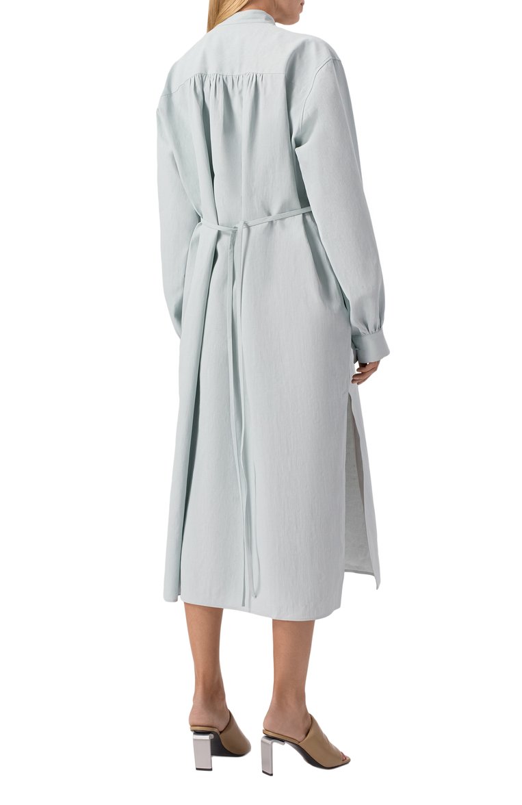 Женское льняное платье JIL SANDER светло-голубого цвета, арт. J04CT0108-J60001 | Фото 4 (Рукава: Длинные; Материал внешний: Лен; Длина Ж (юбки, платья, шорты): Миди; Стили: Кэжуэл; Женское Кросс-КТ: Платье-одежда; Случай: Повседневный; Автоматизация состава: Проставлено; Автоматизация ТО: Проставлено)