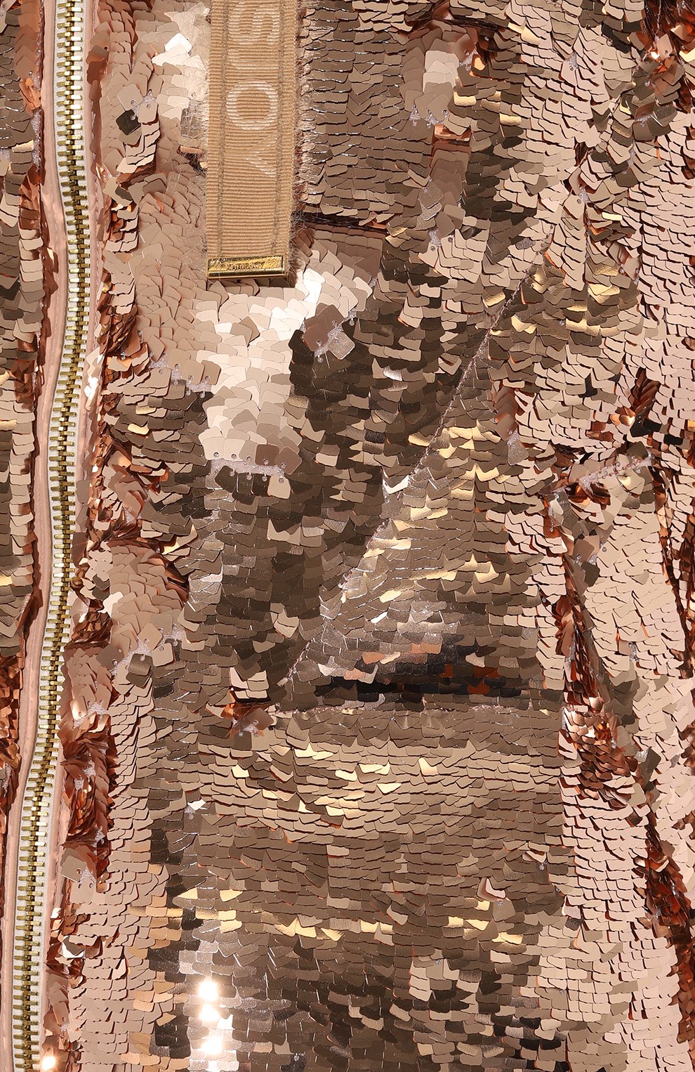 Пуховик с отделкой пайетками KHRISJOY золотого цвета по цене 255500 руб., арт. KWF24R0601/PS0001/1, фото 5 Пуховик с отделкой пайетками KHRISJOY, арт. KWF24R0601/PS0001/1, фото 5