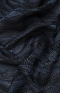 Мужской шарф CORNELIANI голубого цвета, арт. 92B342-3829000 | Фото 3 (Материал: Шерсть, Текстиль; Нос: Не проставлено; Материал сплава: Проставлено; Мужское Кросс-КТ: Шарфы - с бахромой; Кросс-КТ: шерсть)