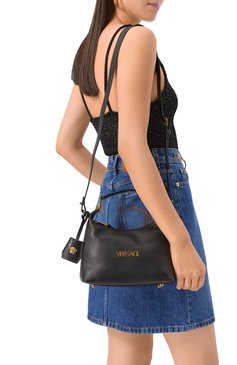 Женская сумка versace tag VERSACE черного цвета, арт. 1018302/1A13171 | Фото 2 (Драгоценные камни: Проставлено; Ремень/цепочка: На ремешке; Материал: Натуральная кожа; Размер: small; Материал сплава: Проставлено)