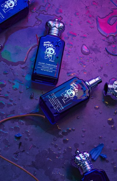 Духи addictive arts strange heavens out of the blue (50ml) CLIVE CHRISTIAN бесцветного цвета по цене 75130 руб., арт. CC-AASH5001, фото 4 Духи addictive arts strange heavens out of the blue (50ml) CLIVE CHRISTIAN, арт. CC-AASH5001, фото 4