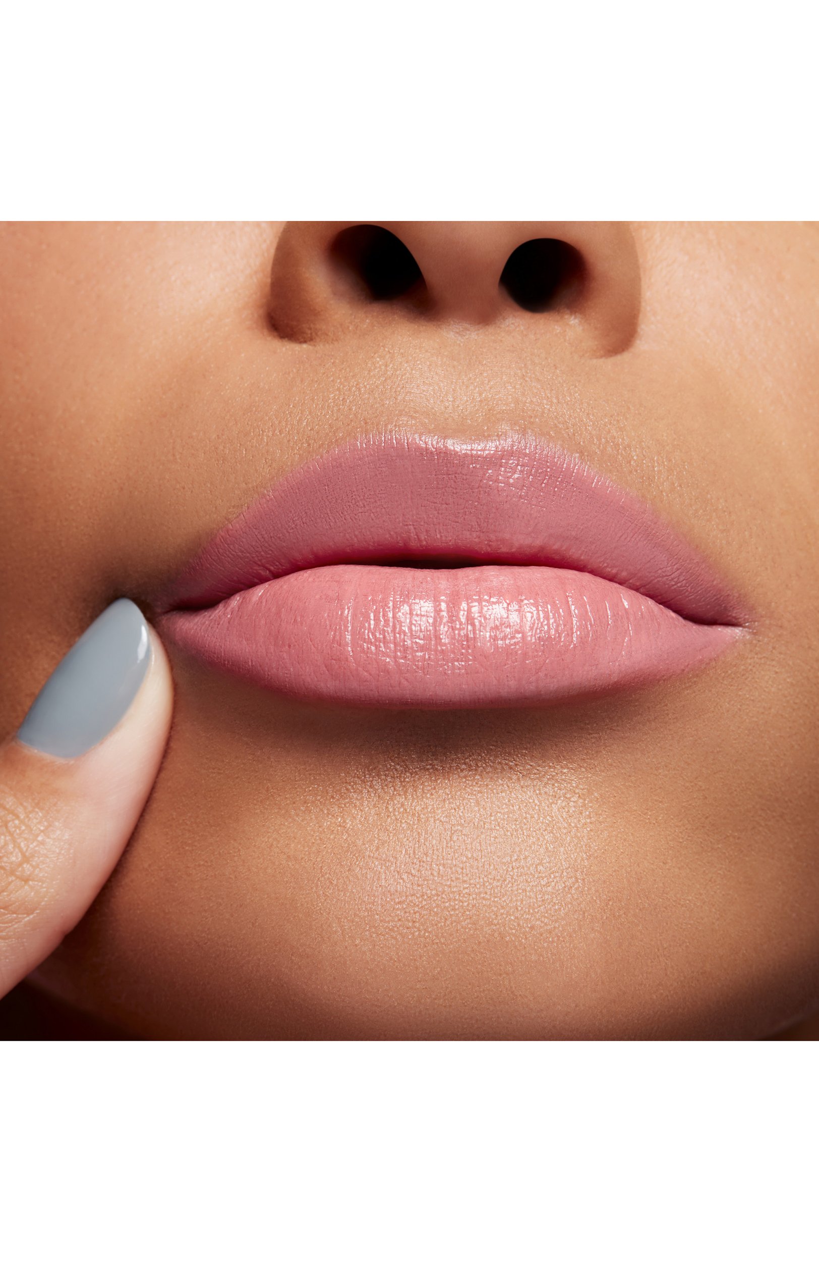 Губная помада lustreglass sheer-shine lipstick, оттенок oh, goodie (3,5g) MAC цвета по цене 3390 руб., арт. SB48-19, фото 4 Губная помада lustreglass sheer-shine lipstick, оттенок oh, goodie (3,5g) MAC, арт. SB48-19, фото 4
