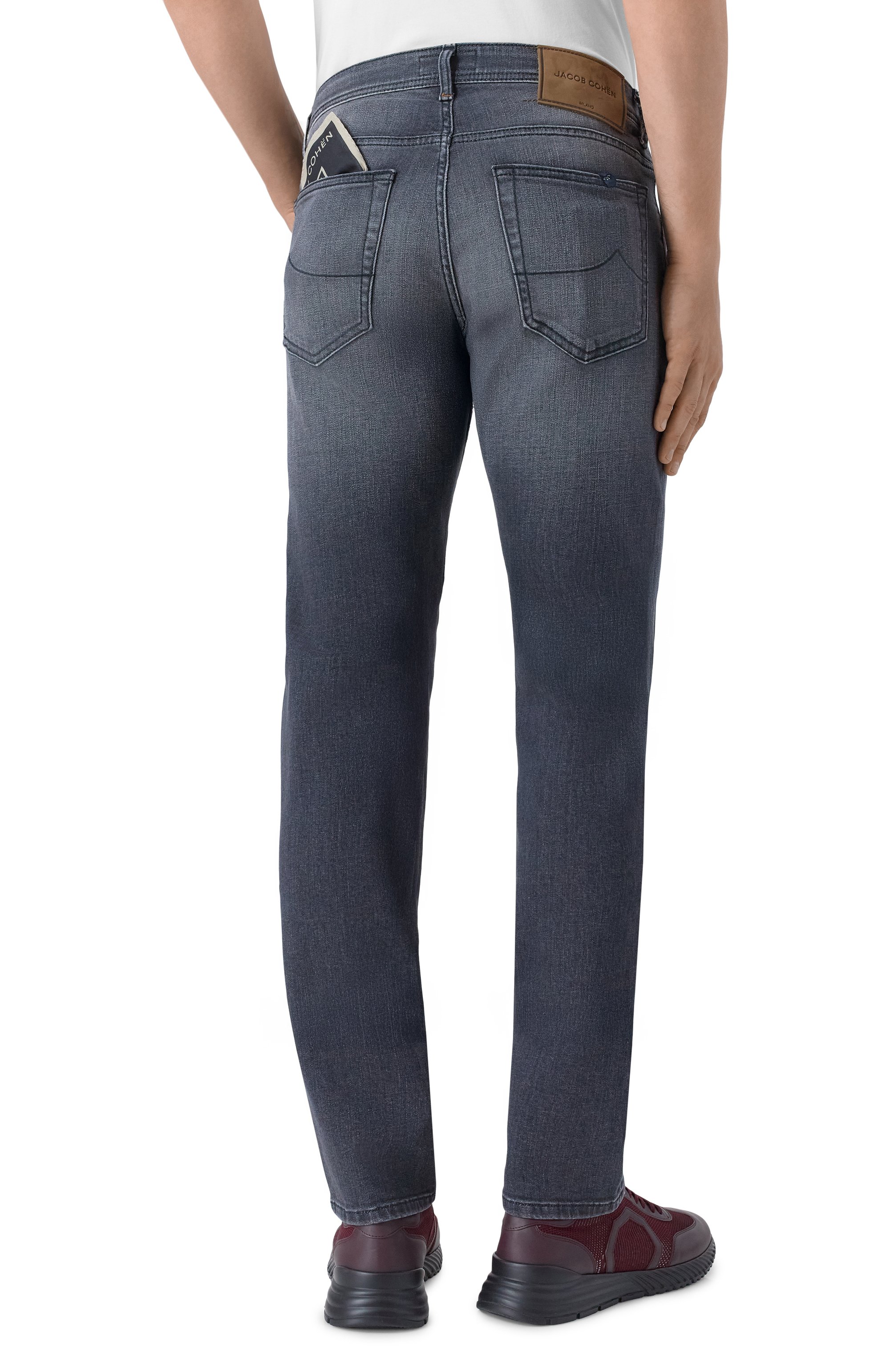 Джинсы nick JACOB COHEN темно-серого цвета по цене 58450 руб., арт. JUM_QE006 073 S4286 V2, фото 4 Джинсы nick JACOB COHEN, арт. JUM_QE006 073 S4286 V2, фото 4