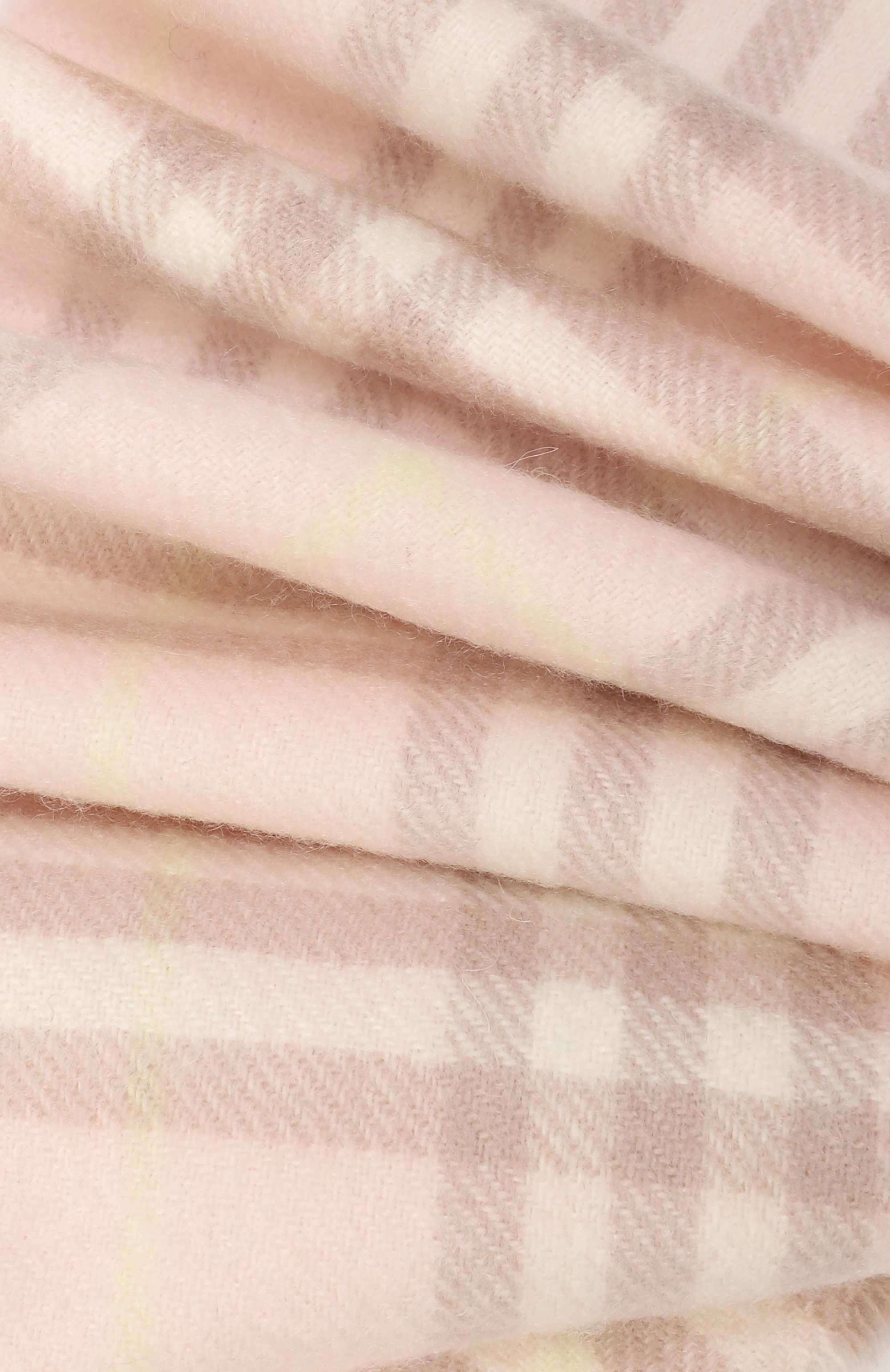Кашемировый шарф BURBERRY светло-розового цвета по цене 38700 руб., арт. 8108692, фото 2 Кашемировый шарф BURBERRY, арт. 8108692, фото 2