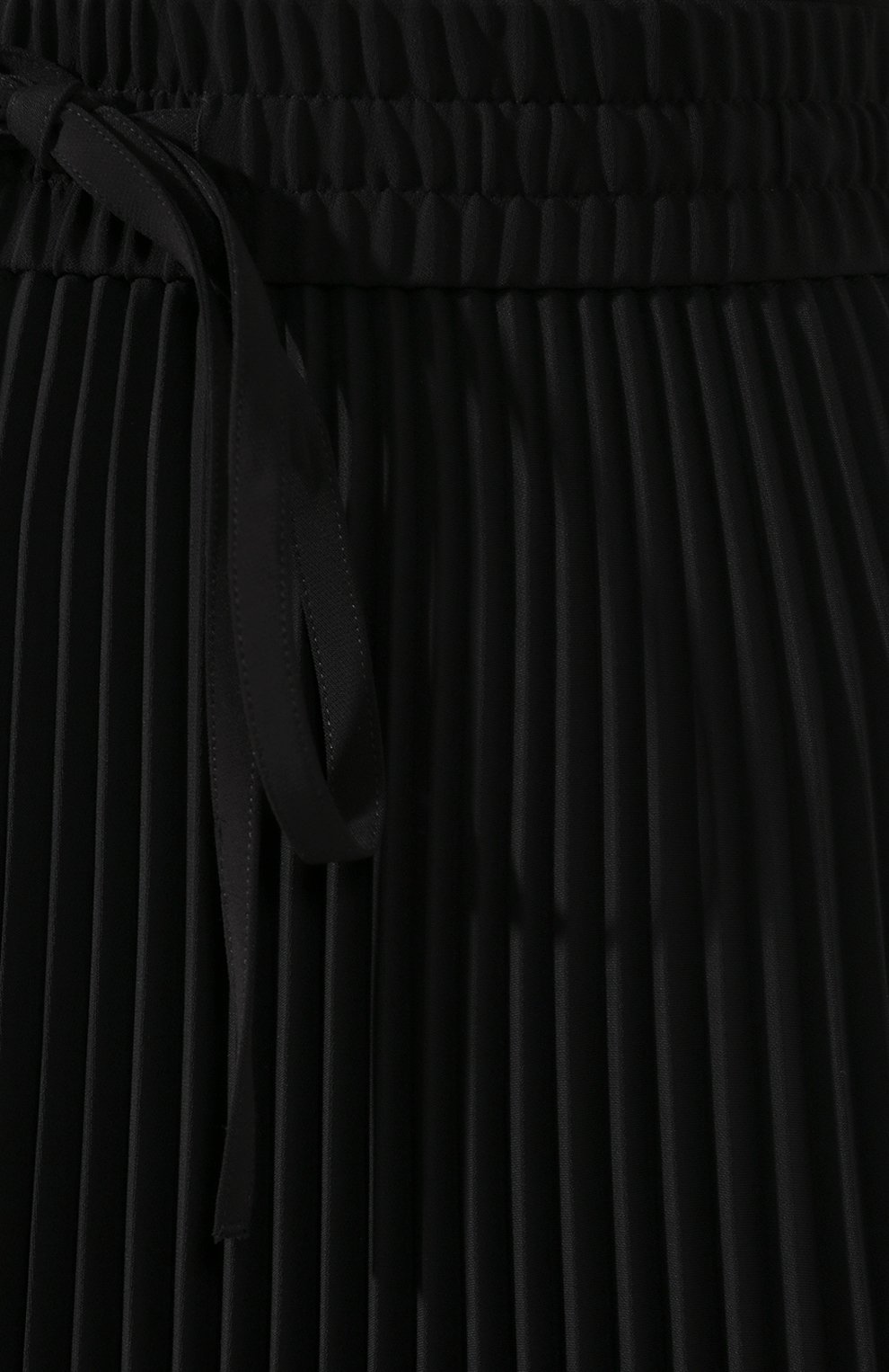 Плиссированная юбка REDVALENTINO черного цвета по цене 44800 руб., арт. RR3RAA05/TUF, фото 5 Плиссированная юбка REDVALENTINO, арт. RR3RAA05/TUF, фото 5