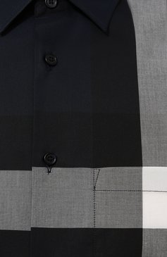 Мужская хлопковая рубашка BURBERRY темно-синего цвета, арт. 8079592 | Фото 5 (Длина (для топов): Стандартные; Материал внешний: Хлопок; Рукава: Короткие; Материал сплава: Проставлено; Драгоценные камни: Проставлено; Принт: Клетка; Случай: Повседневный; Воротник: Кент; Стили: Кэжуэл)