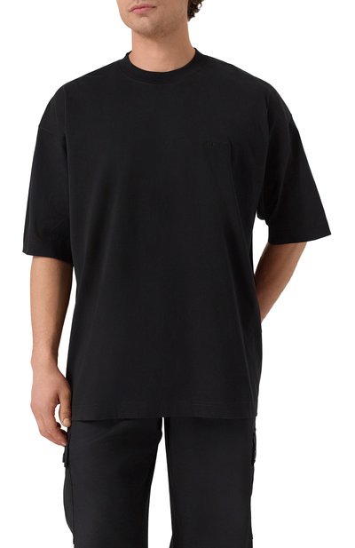 Хлопковая футболка VETEMENTS черного цвета по цене 53900 руб., арт. UH76TR100B/1000 LIGHT JERSEY, фото 3 Хлопковая футболка VETEMENTS, арт. UH76TR100B/1000 LIGHT JERSEY, фото 3