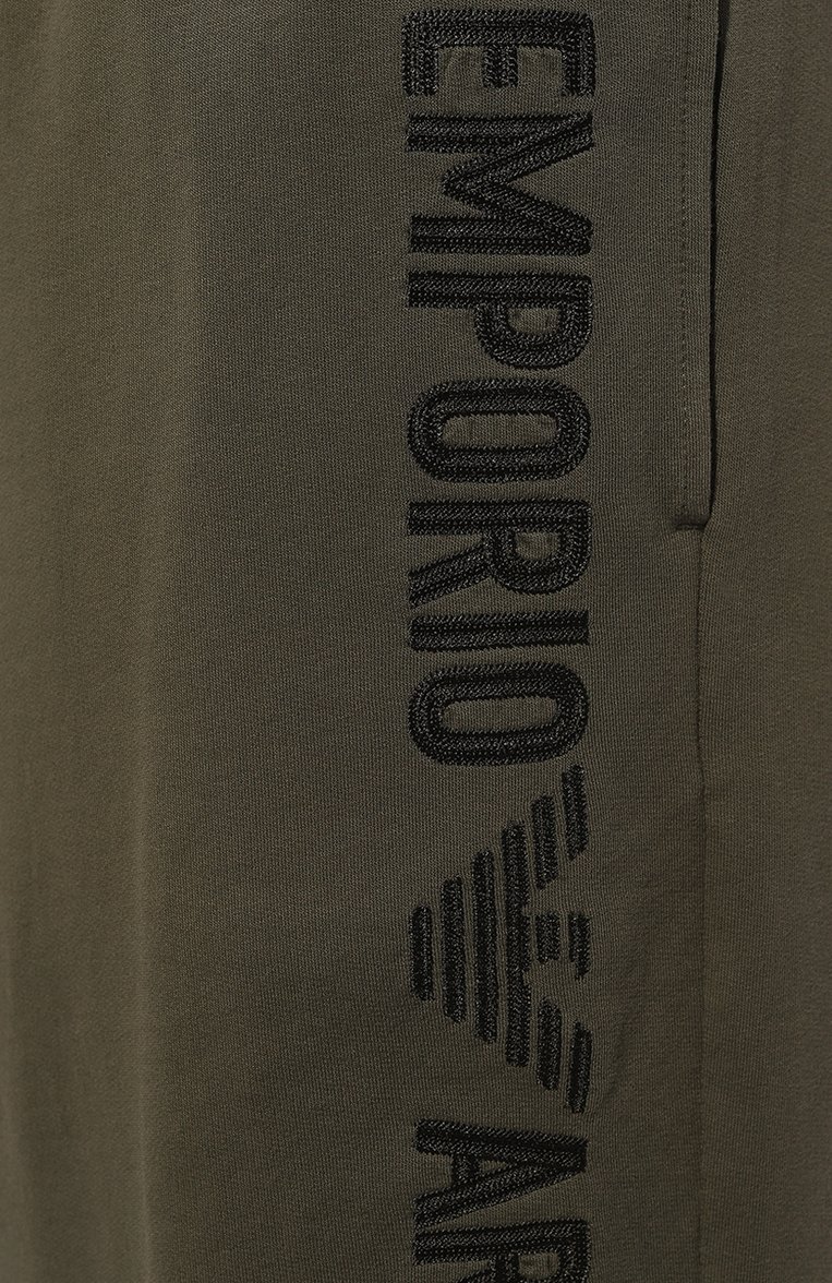 Мужские хлопковые шорты EMPORIO ARMANI хаки цвета, арт. 211860/4R485 | Фото 5 (Материал внешний: Хлопок; Длина Шорты М: До колена; Стили: Милитари; Принт: Без принта; Случай: Повседневный)