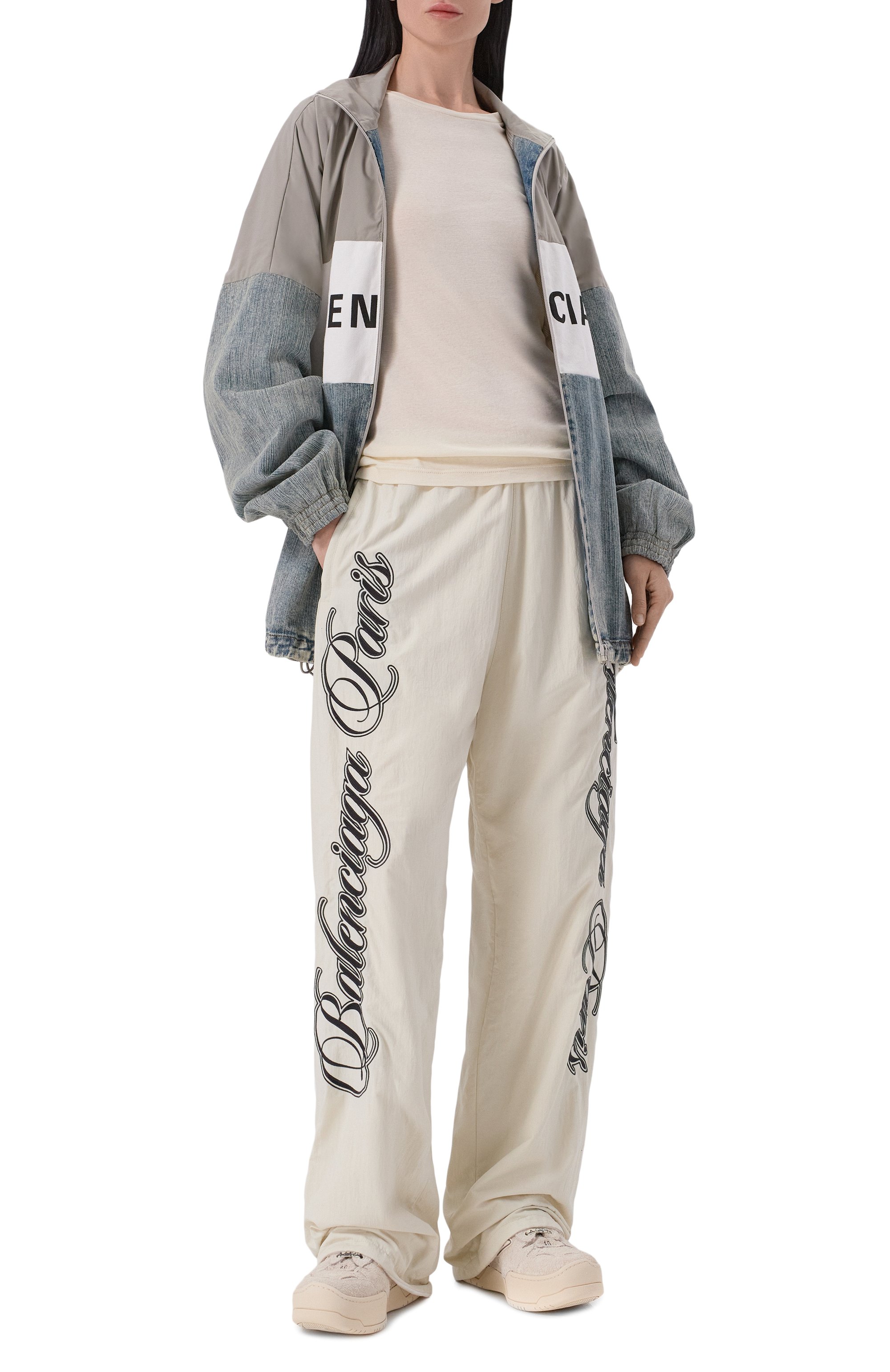 Двусторонние брюки BALENCIAGA кремового цвета по цене 256500 руб., арт. 857661/TT004, фото 2 Двусторонние брюки BALENCIAGA, арт. 857661/TT004, фото 2