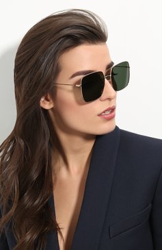 Женские солнцезащитные очки DIOR EYEWEAR золотого цвета, арт. DI0RSTELLAIRE1 DDB 07 | Фото 2 (Материал внутренний: Не назначено; Региональные ограничения белый список (Axapta Mercury): Не проставлено, RU; Нос: Не проставлено; Тип очков: С/з; Статус проверки: Проверена категория; Очки форма: Квадратные; Оптика Гендер: оптика-женское)