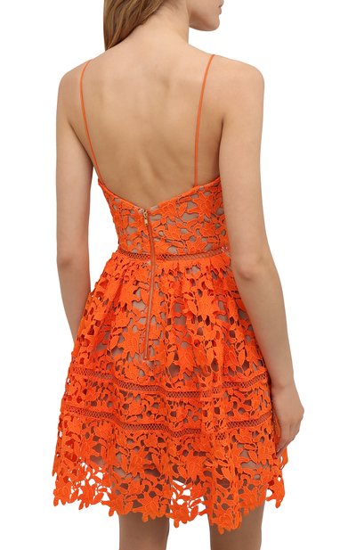 Платье SELF-PORTRAIT оранжевого цвета по цене 41200 руб., арт. SS21-089, фото 4 Платье SELF-PORTRAIT, арт. SS21-089, фото 4