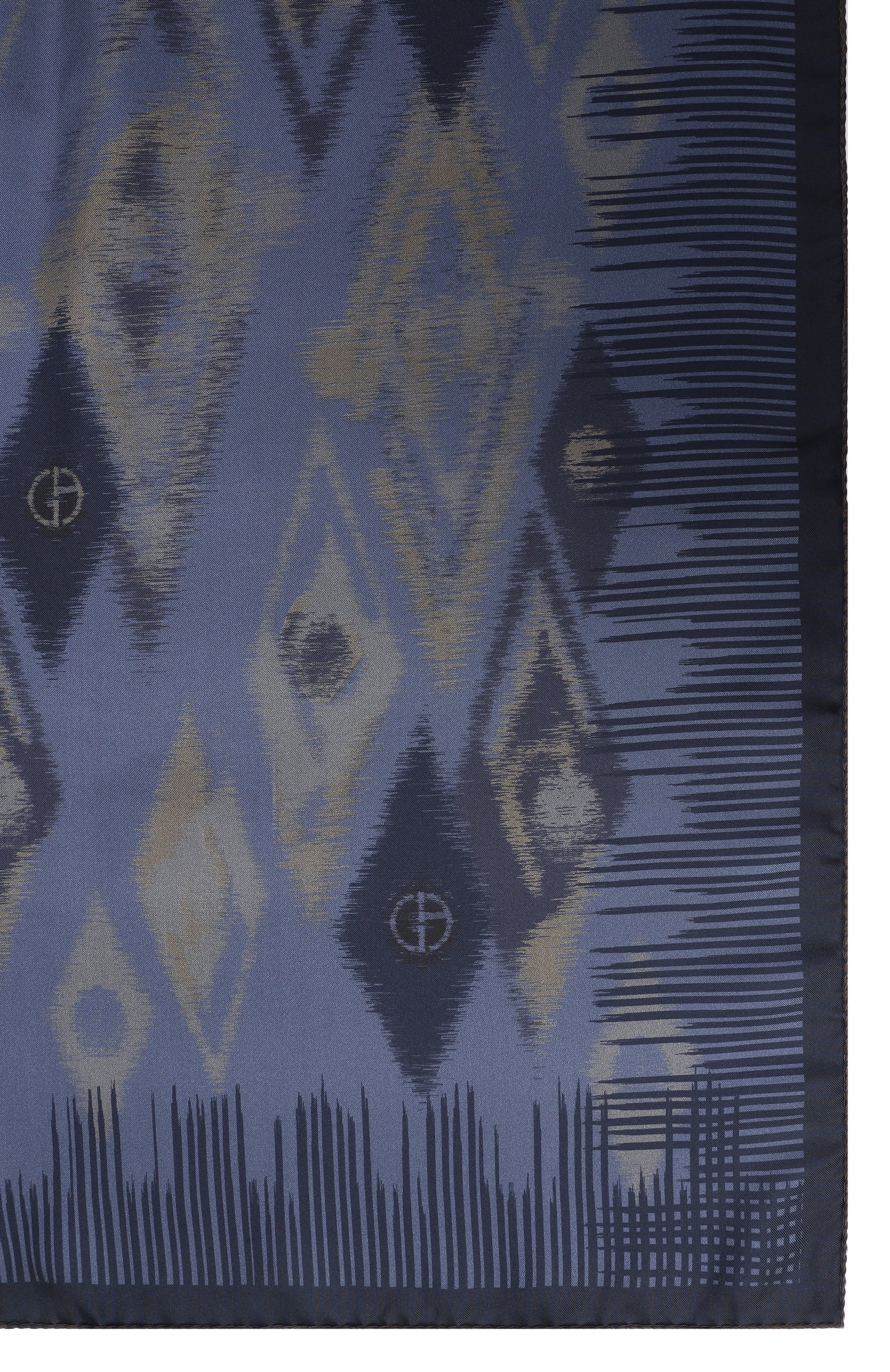 Шелковая шаль GIORGIO ARMANI темно-синего цвета по цене 127500 руб., арт. GW001976/AF19165, фото 4 Шелковая шаль GIORGIO ARMANI, арт. GW001976/AF19165, фото 4