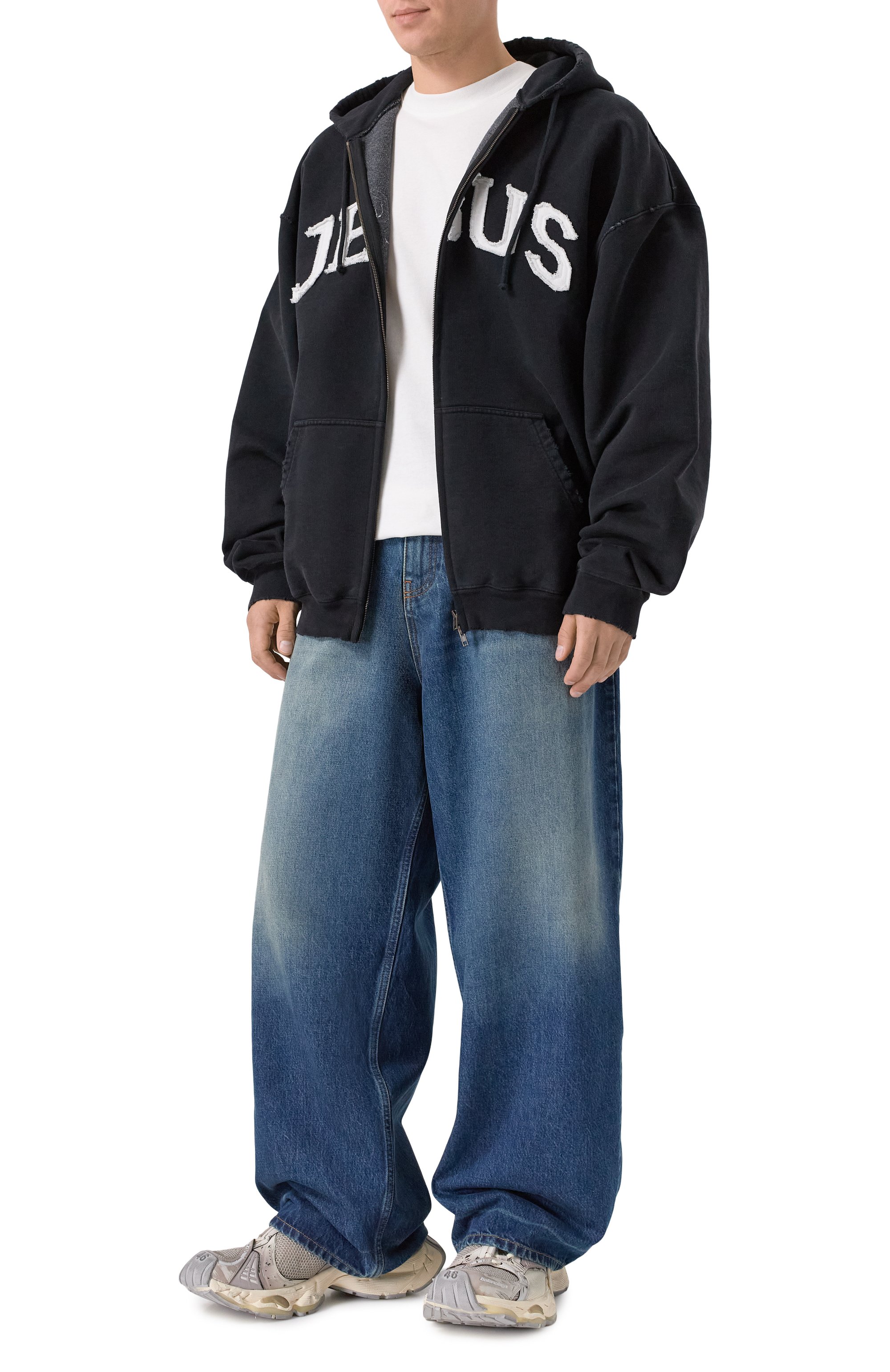 Джинсы VETEMENTS синего цвета по цене 109500 руб., арт. ME76DP068N3/2804 DENIM, фото 2 Джинсы VETEMENTS, арт. ME76DP068N3/2804 DENIM, фото 2