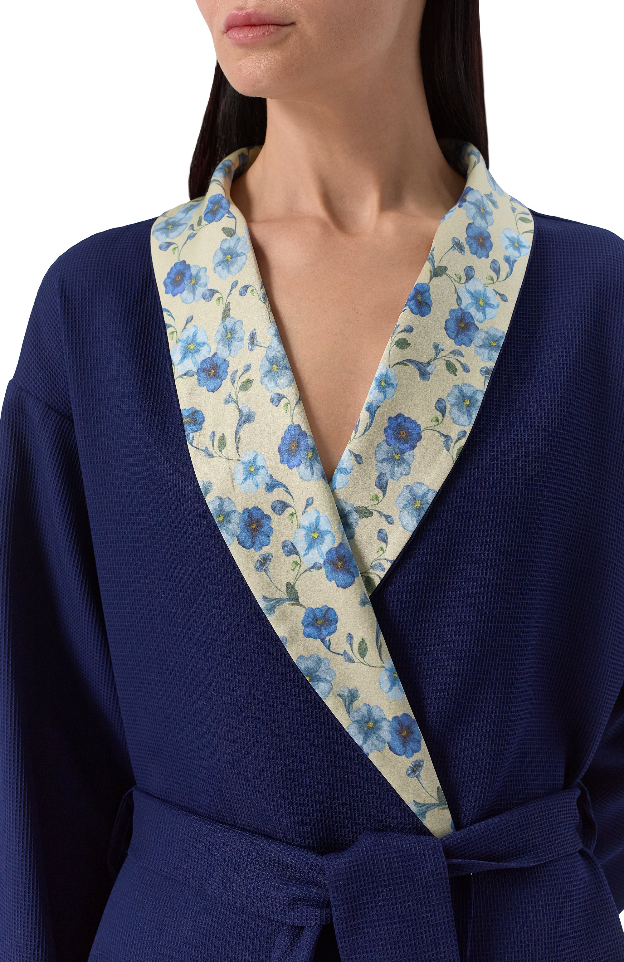 Двусторонний халат PRIMROSE разноцветного цвета по цене 69900 руб., арт. 1W.200HLT.S001, фото 5 Двусторонний халат PRIMROSE, арт. 1W.200HLT.S001, фото 5