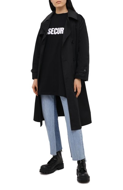 Хлопковая футболка VETEMENTS черного цвета по цене 25850 руб., арт. UE51TR320B 1600/W, фото 2 Хлопковая футболка VETEMENTS, арт. UE51TR320B 1600/W, фото 2