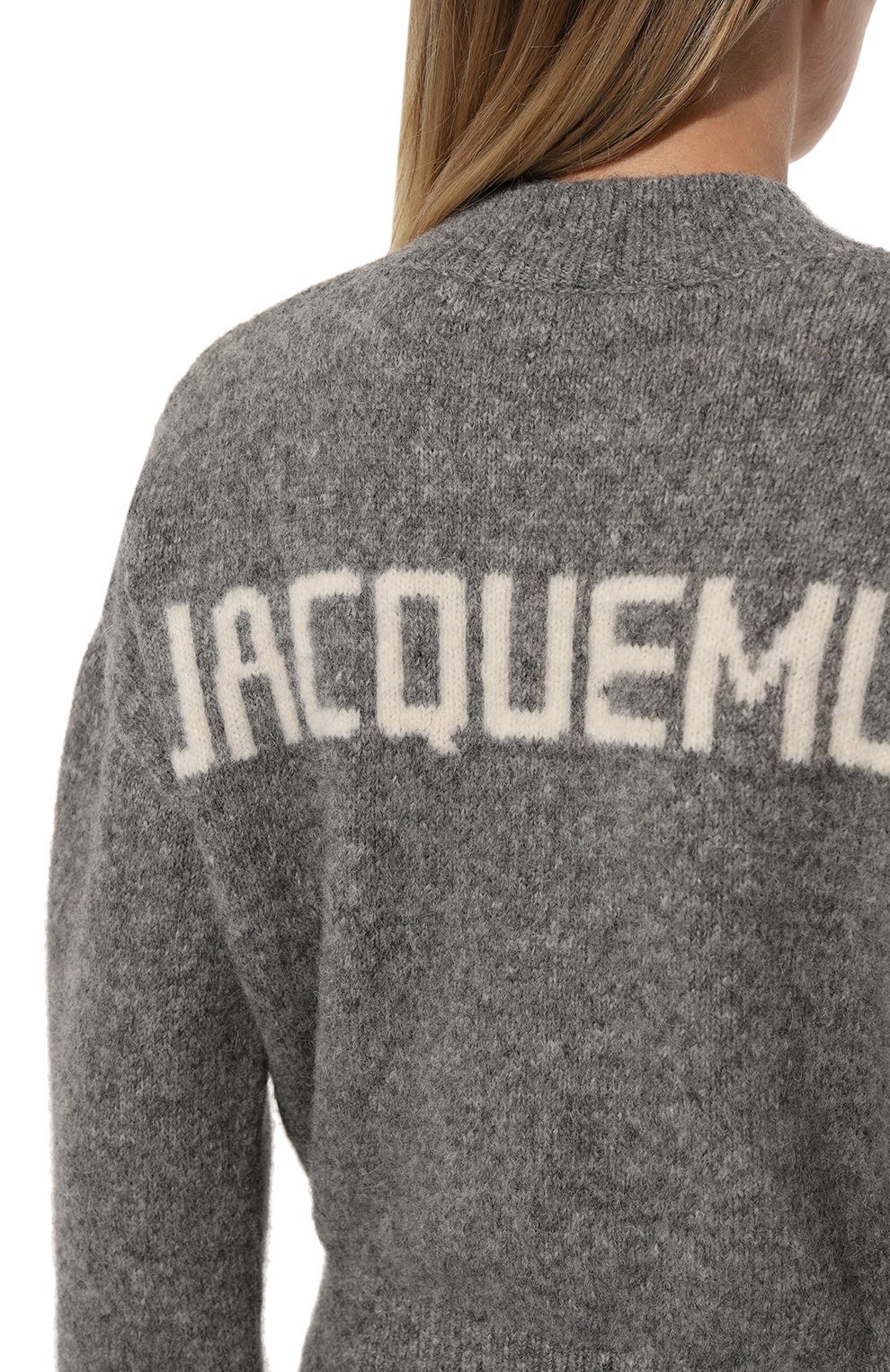 Свитер JACQUEMUS серого цвета по цене 68100 руб., арт. 24E/241KN353-2329, фото 5 Свитер JACQUEMUS, арт. 24E/241KN353-2329, фото 5