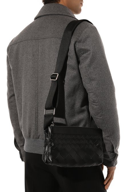 Мужская сумка intrecciato duo BOTTEGA VENETA черного цвета, арт. 778084/V3R54 | Фото 2 (Размер: medium; Ремень/цепочка: На ремешке; Материал сплава: Проставлено; Материал: Натуральная кожа; Драгоценные камни: Проставлено)