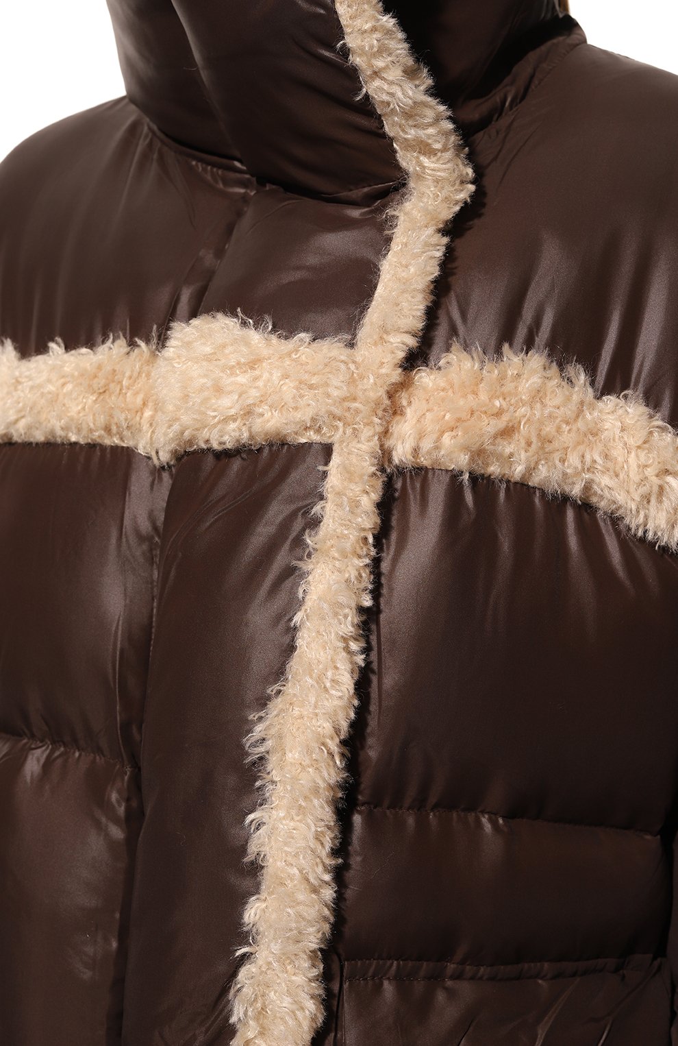 Пуховик URBANCODE STUDIO темно-коричневого цвета по цене 39950 руб., арт. BJ18508, фото 5 Пуховик URBANCODE STUDIO, арт. BJ18508, фото 5