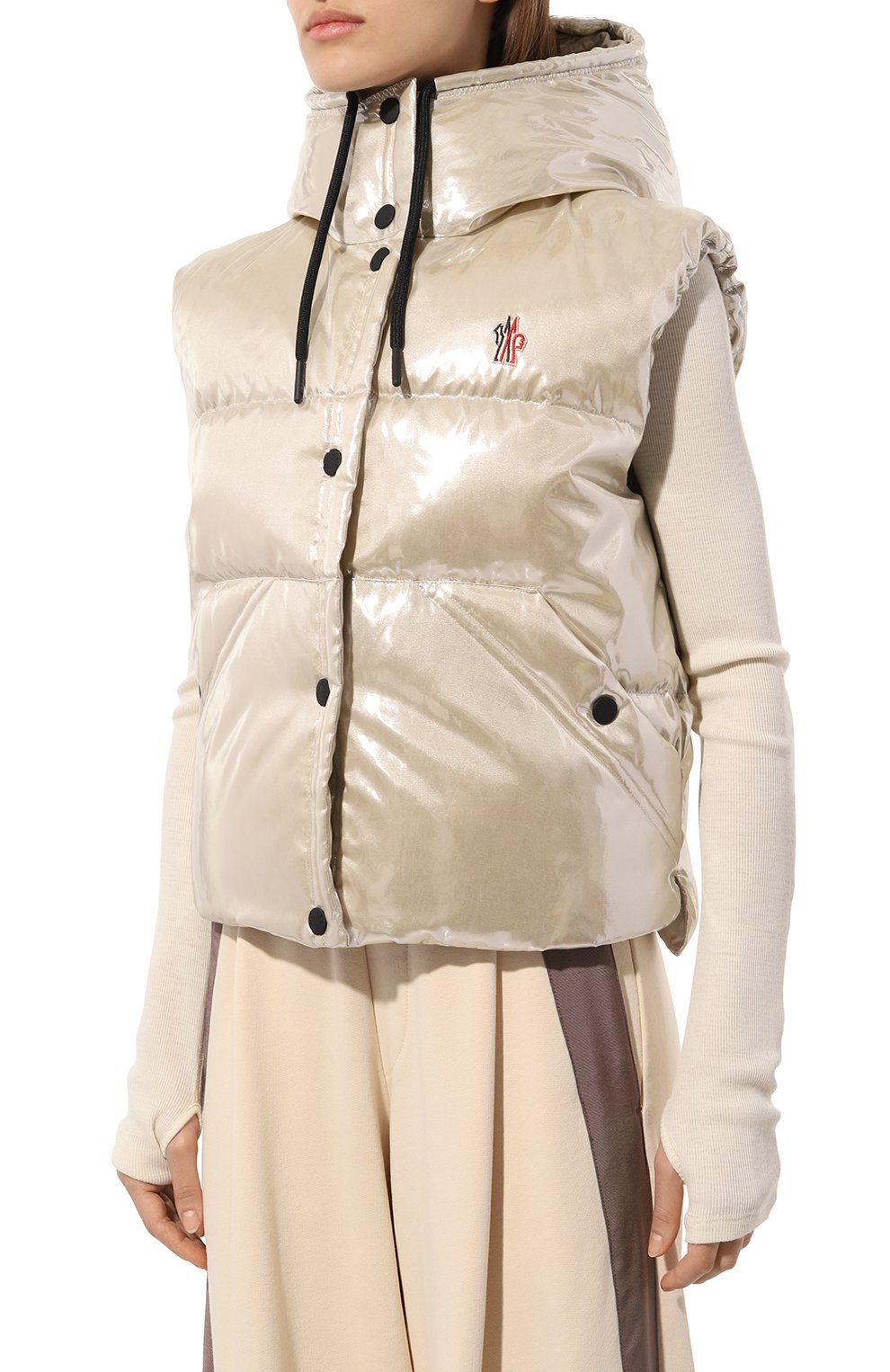 Пуховый жилет ramees MONCLER GRENOBLE бежевого цвета по цене 141500 руб., арт. I20981A00009/596U3, фото 3 Пуховый жилет ramees MONCLER GRENOBLE, арт. I20981A00009/596U3, фото 3
