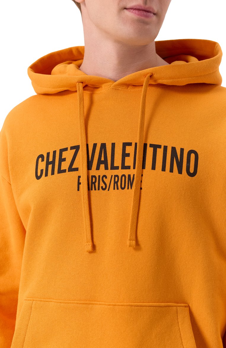Мужской хлопковое худи VALENTINO оранжевого цвета, арт. 6V3MF28NAPJ | Фото 5 (Рукава: Длинные; Материал внешний: Хлопок; Длина (для топов): Стандартные; Мужское Кросс-КТ: Худи-одежда; Принт: С принтом; Стили: Кэжуэл; Автоматизация ТО: Проставлено; Автоматизация состава: Проставлено; Детали: Без декора)