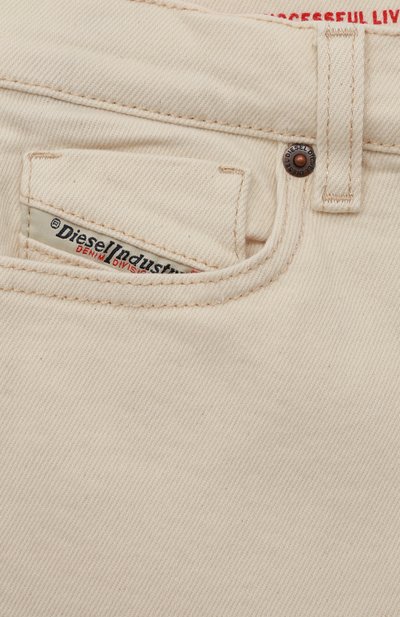 Джинсы DIESEL кремового цвета по цене 21600 руб., арт. J00808-KXBDB, фото 3 Джинсы DIESEL, арт. J00808-KXBDB, фото 3