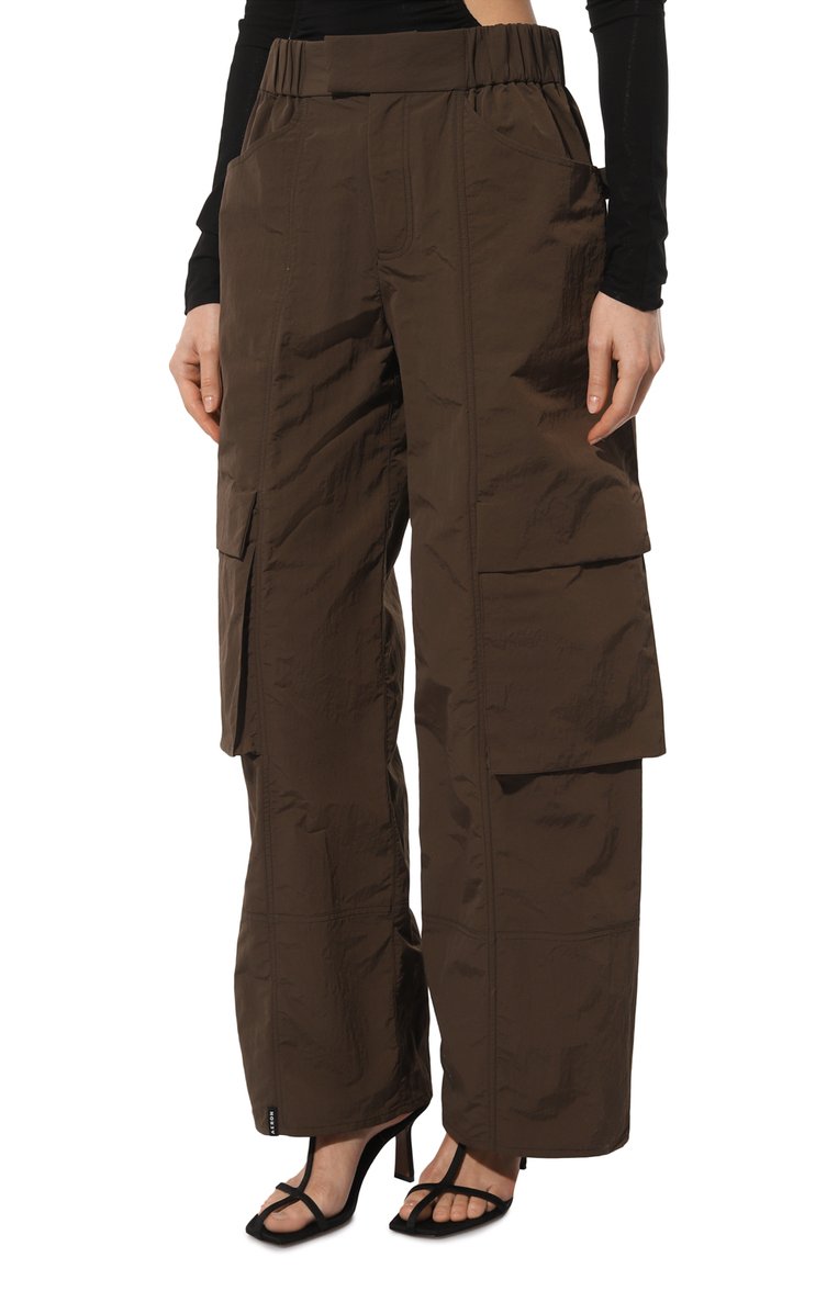 Женские брюки-карго AERON темно-коричневого цвета, арт. PA266 | Фото 3 (Силуэт Ж (брюки и джинсы): Широкие; Длина (брюки, джинсы): Стандартные; Женское Кросс-КТ: Брюки-одежда; Материал внешний: Синтетический материал; Стили: Гранж; Материал сплава: Проставлено; Драгоценные камни: Проставлено)