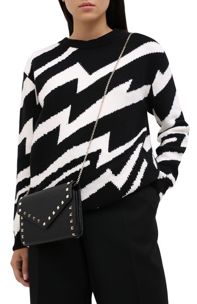 Сумка rockstud VALENTINO черного цвета по цене 129500 руб., арт. UW2P0Q48/VSH, фото 2 Сумка rockstud VALENTINO, арт. UW2P0Q48/VSH, фото 2