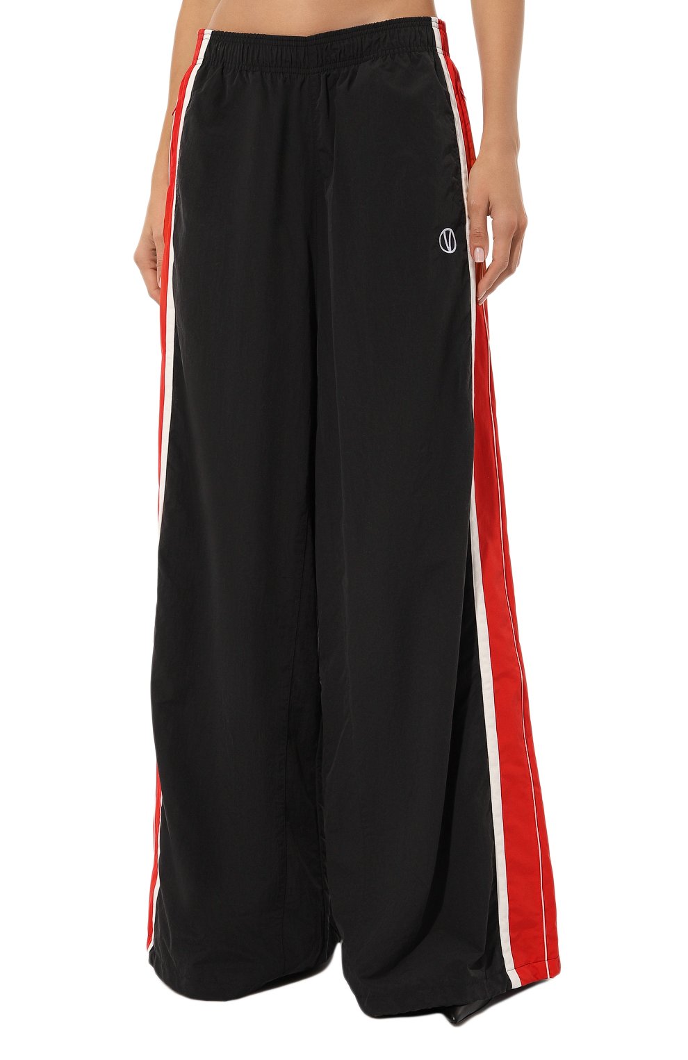 Брюки VETEMENTS черного цвета по цене 152000 руб., арт. UA65PB680R/NYL0N, фото 3 Брюки VETEMENTS, арт. UA65PB680R/NYL0N, фото 3