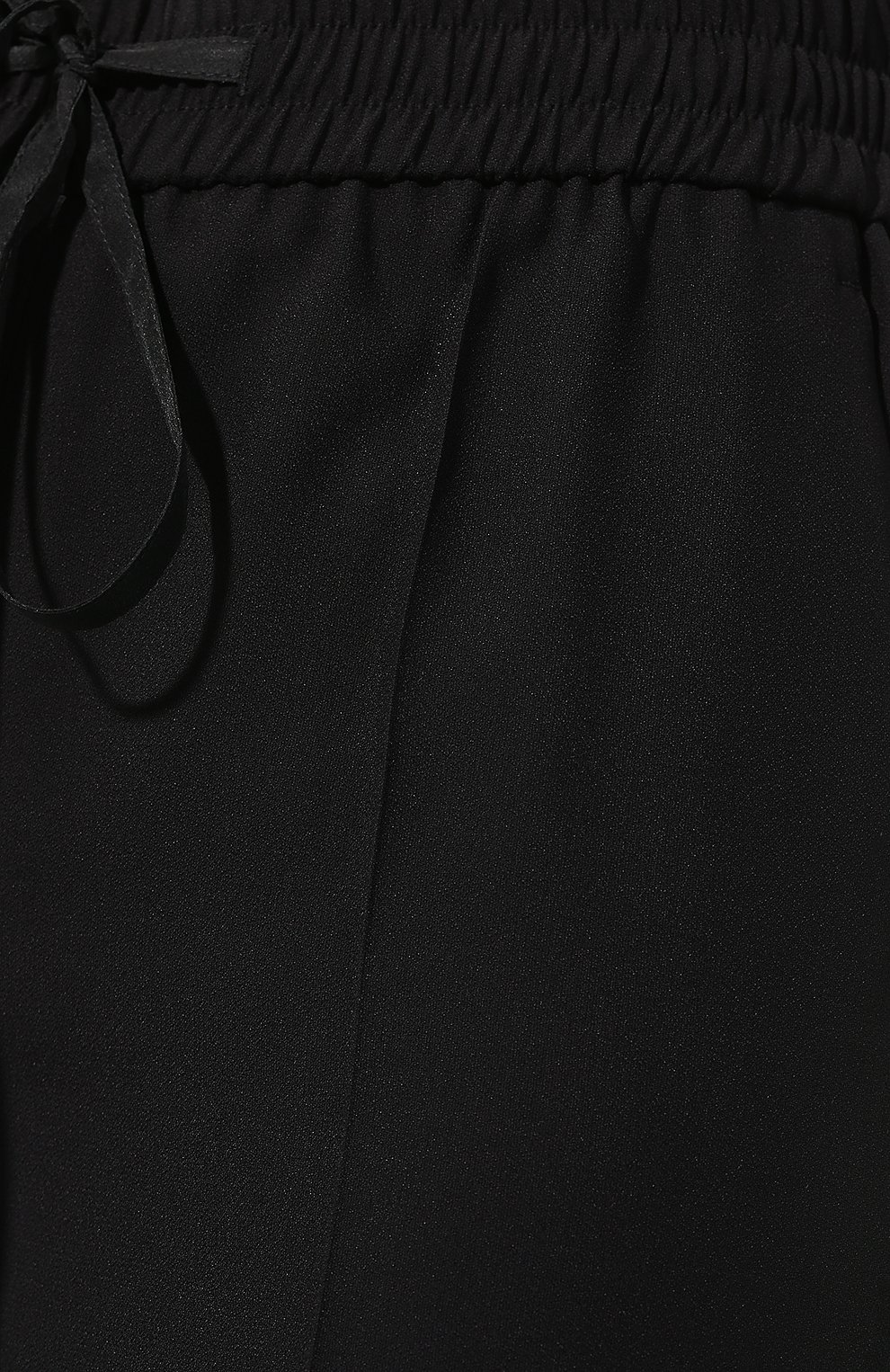 Брюки с отворотами REDVALENTINO черного цвета по цене 34550 руб., арт. TR3RBC20/0F1, фото 5 Брюки с отворотами REDVALENTINO, арт. TR3RBC20/0F1, фото 5