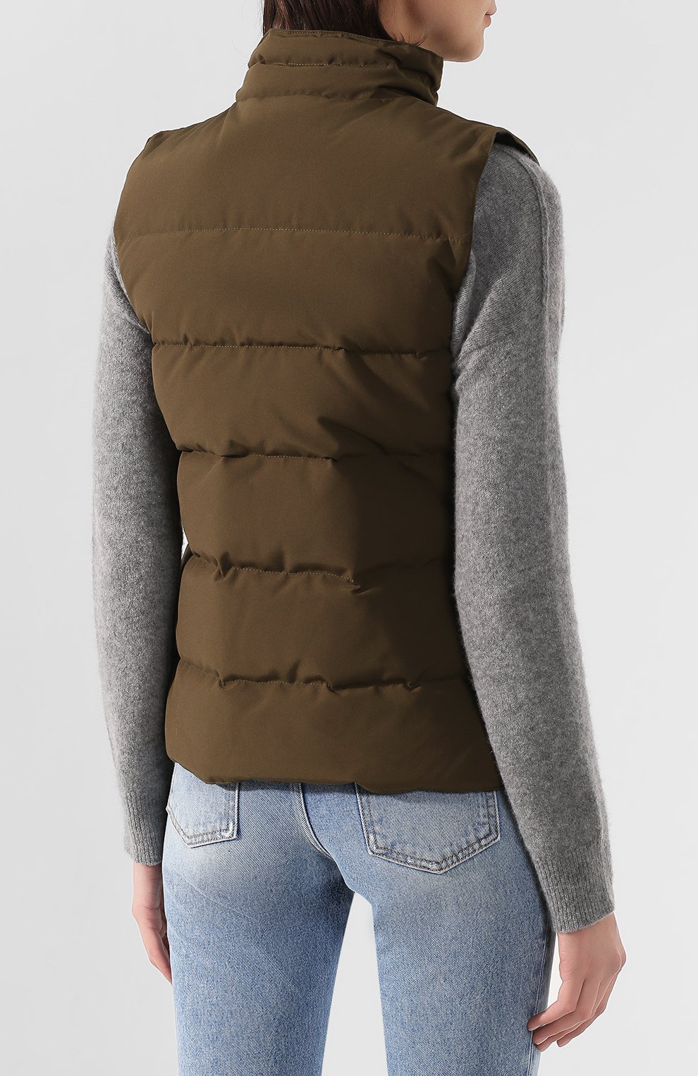 Пуховый жилет freestyle CANADA GOOSE хаки цвета по цене 52950 руб., арт. 2832L, фото 4 Пуховый жилет freestyle CANADA GOOSE, арт. 2832L, фото 4