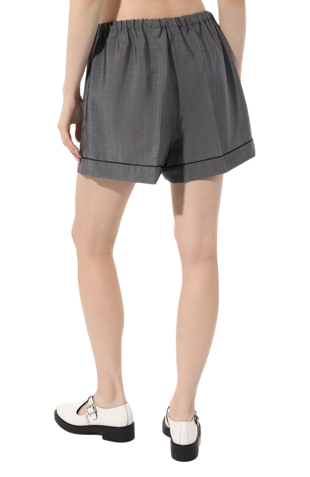 Шорты PRADA серого цвета по цене 110000 руб., арт. P261ER-1Y4A-F0480-212, фото 4 Шорты PRADA, арт. P261ER-1Y4A-F0480-212, фото 4
