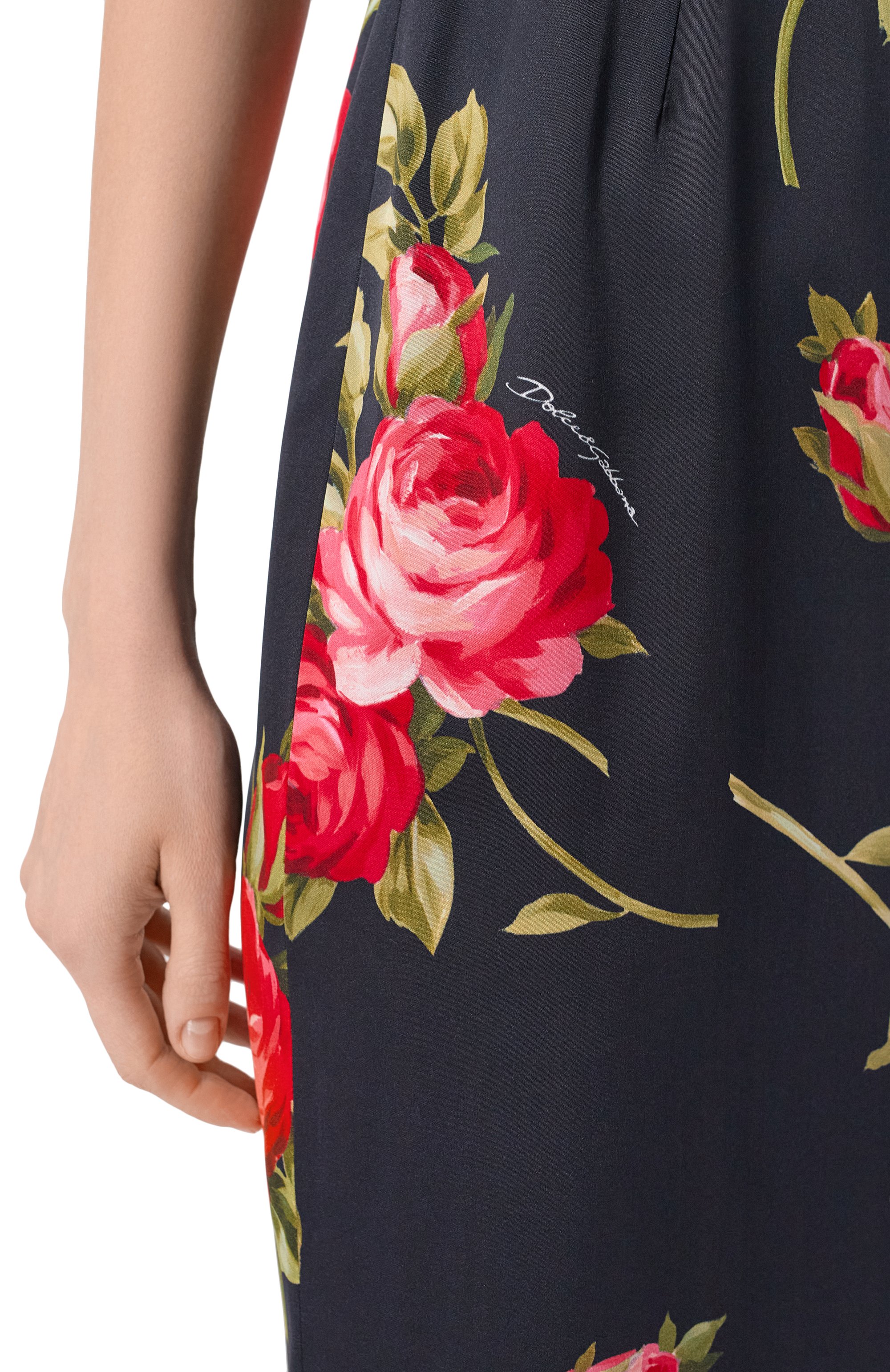 Атласное платье DOLCE & GABBANA черного цвета по цене 257500 руб., арт. F6GAST/FSICD, фото 4 Атласное платье DOLCE & GABBANA, арт. F6GAST/FSICD, фото 4