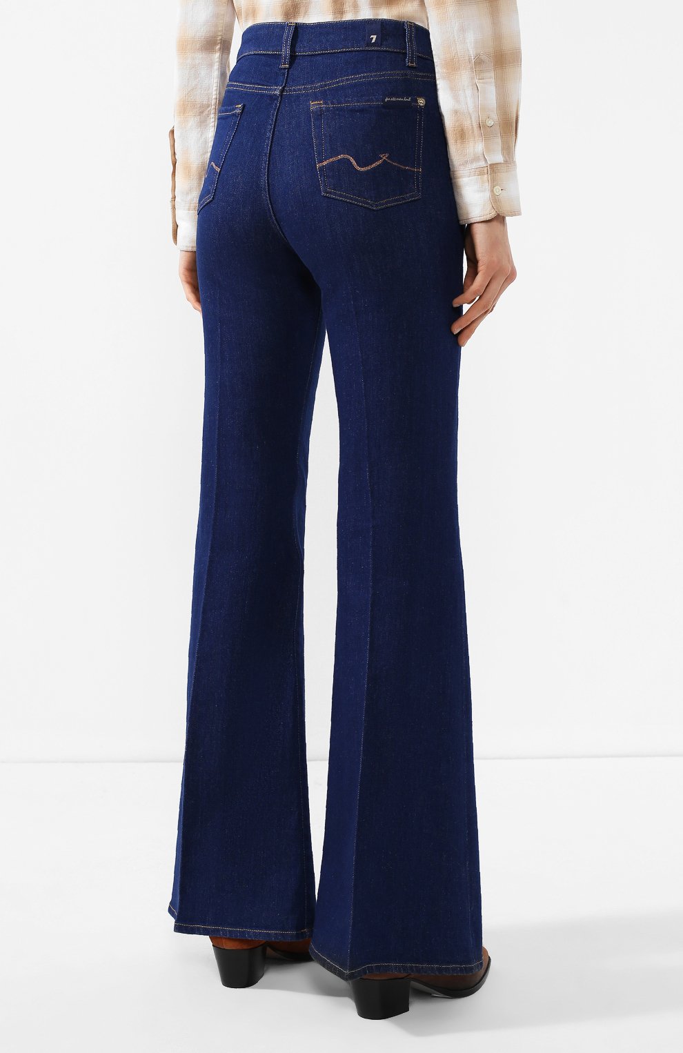 Расклешенные джинсы 7 FOR ALL MANKIND синего цвета по цене 27750 руб., арт. JSQIB120BR, фото 4 Расклешенные джинсы 7 FOR ALL MANKIND, арт. JSQIB120BR, фото 4